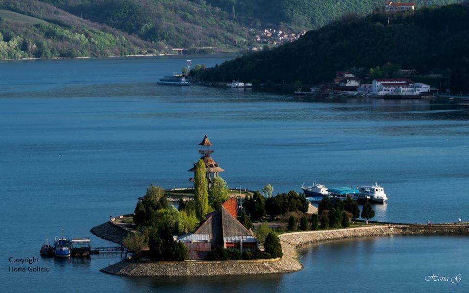 Adrya Lägenhet Orşova Exteriör bild